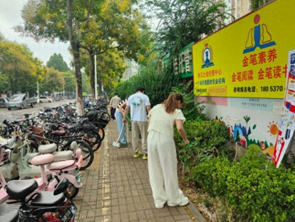 思考资本 南苑街道凤翔社区开展小区环境卫生整治活动